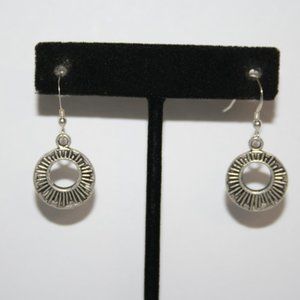 Beautiful nwot silver sunburst earrings 1 3/8"